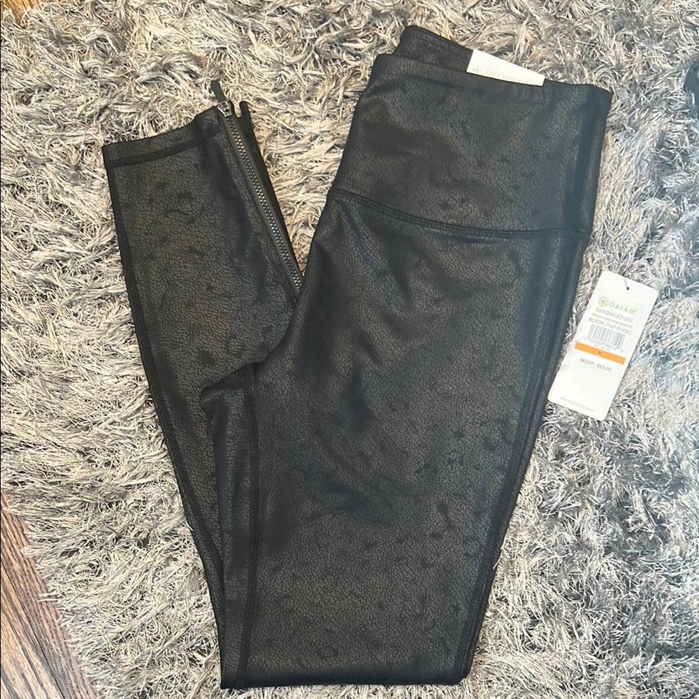 GAIAM Black Form-Fitting Leggings with Elastic Waistband